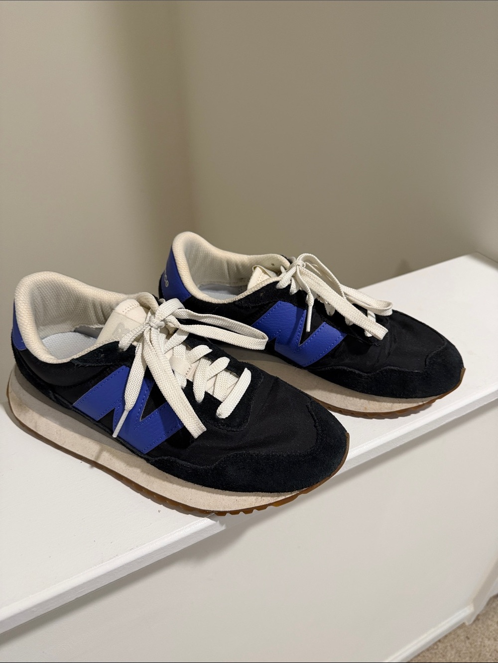 Women's Black & Blue New Balance Retro Sneakers